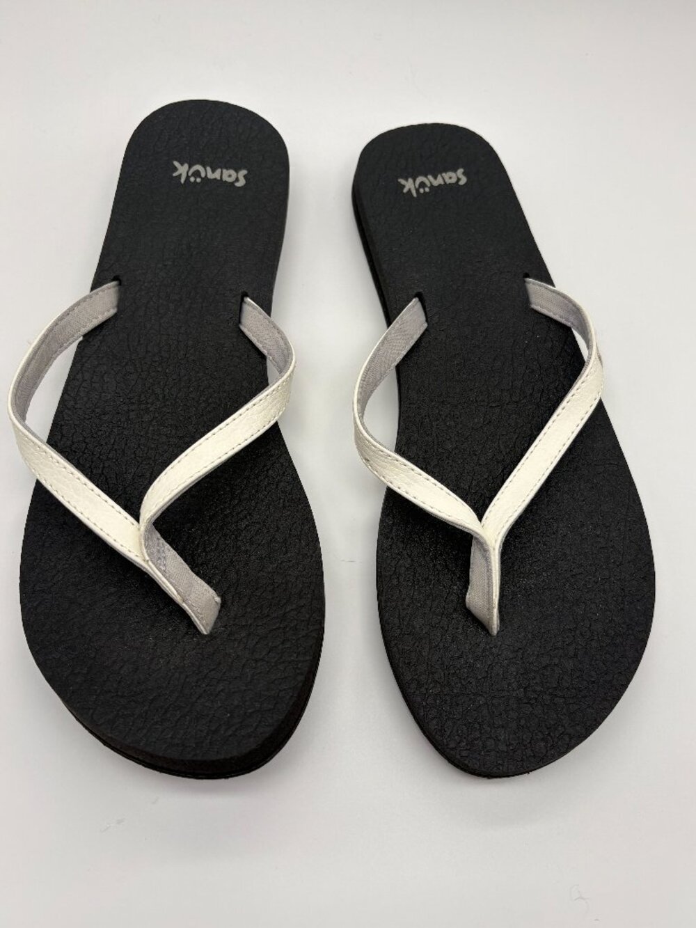 Sanuk Womens Size 9 Yoga Mat Flip Flops Black Ivory Comfort Sandals W9
